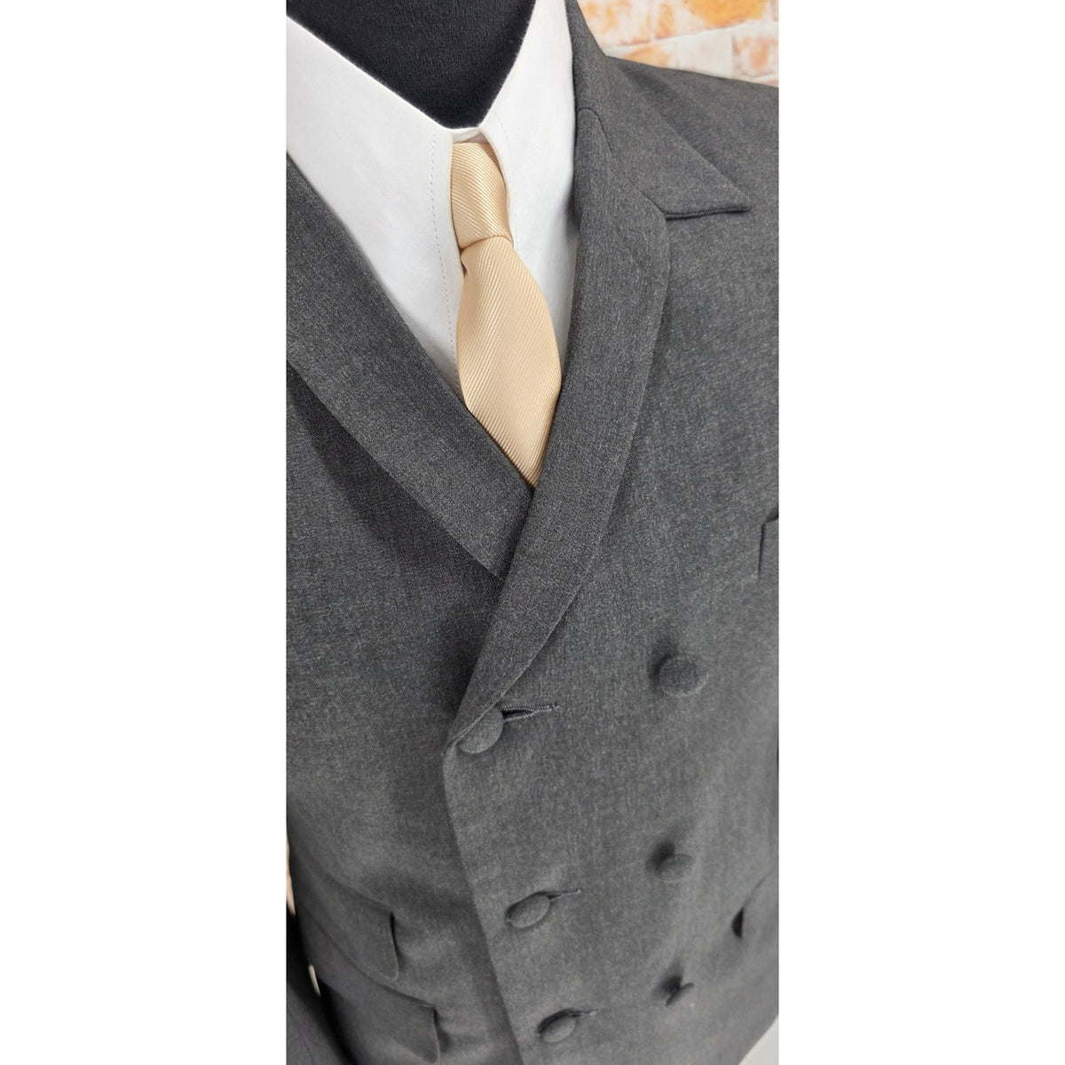Jerry jacket cloth-covered buttons and lapel detail