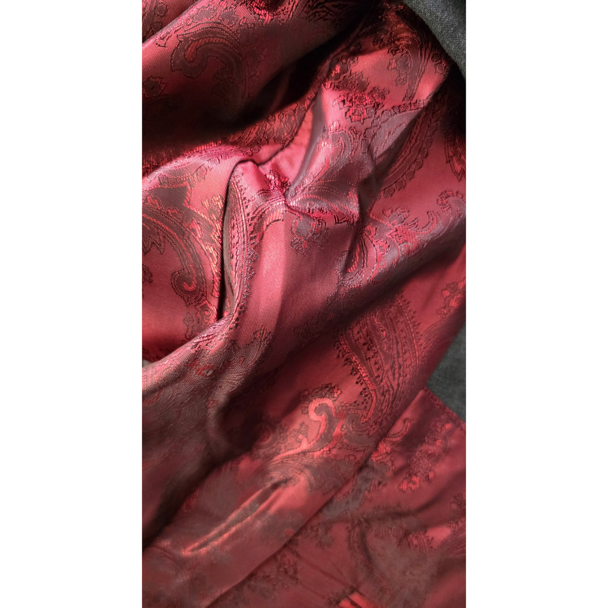 Jerry jacket burgundy paisley lining detail