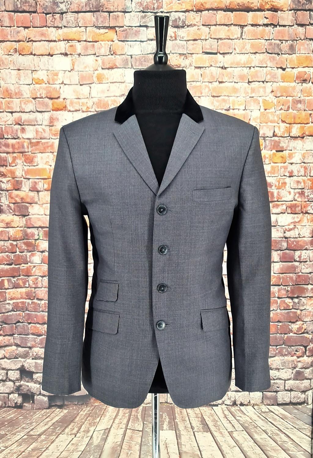 Arnold - Smart Grey Suit With Black Velvet Collar