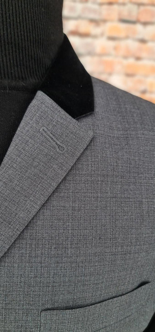 Arnold - Smart Grey Suit With Black Velvet Collar