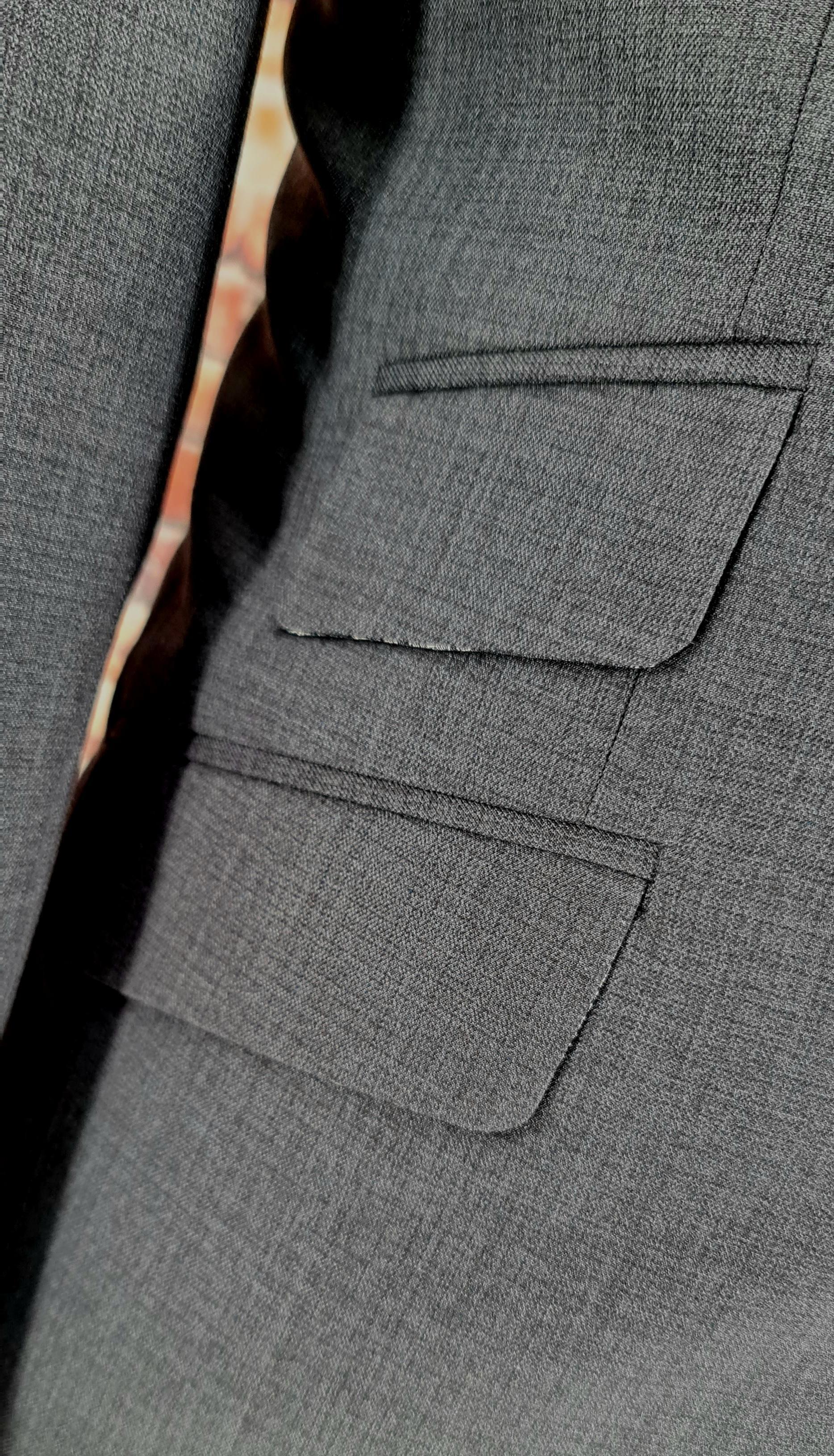 Arnold - Smart Grey Suit With Black Velvet Collar