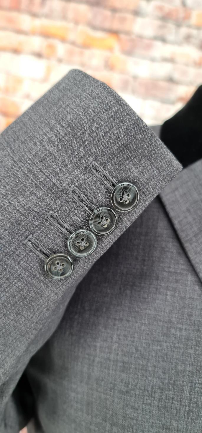 Arnold - Smart Grey Suit With Black Velvet Collar
