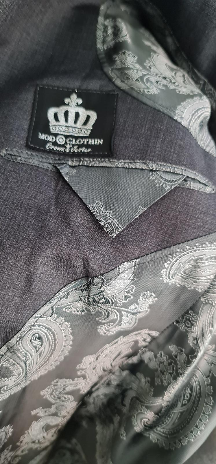 Arnold - Smart Grey Suit With Black Velvet Collar