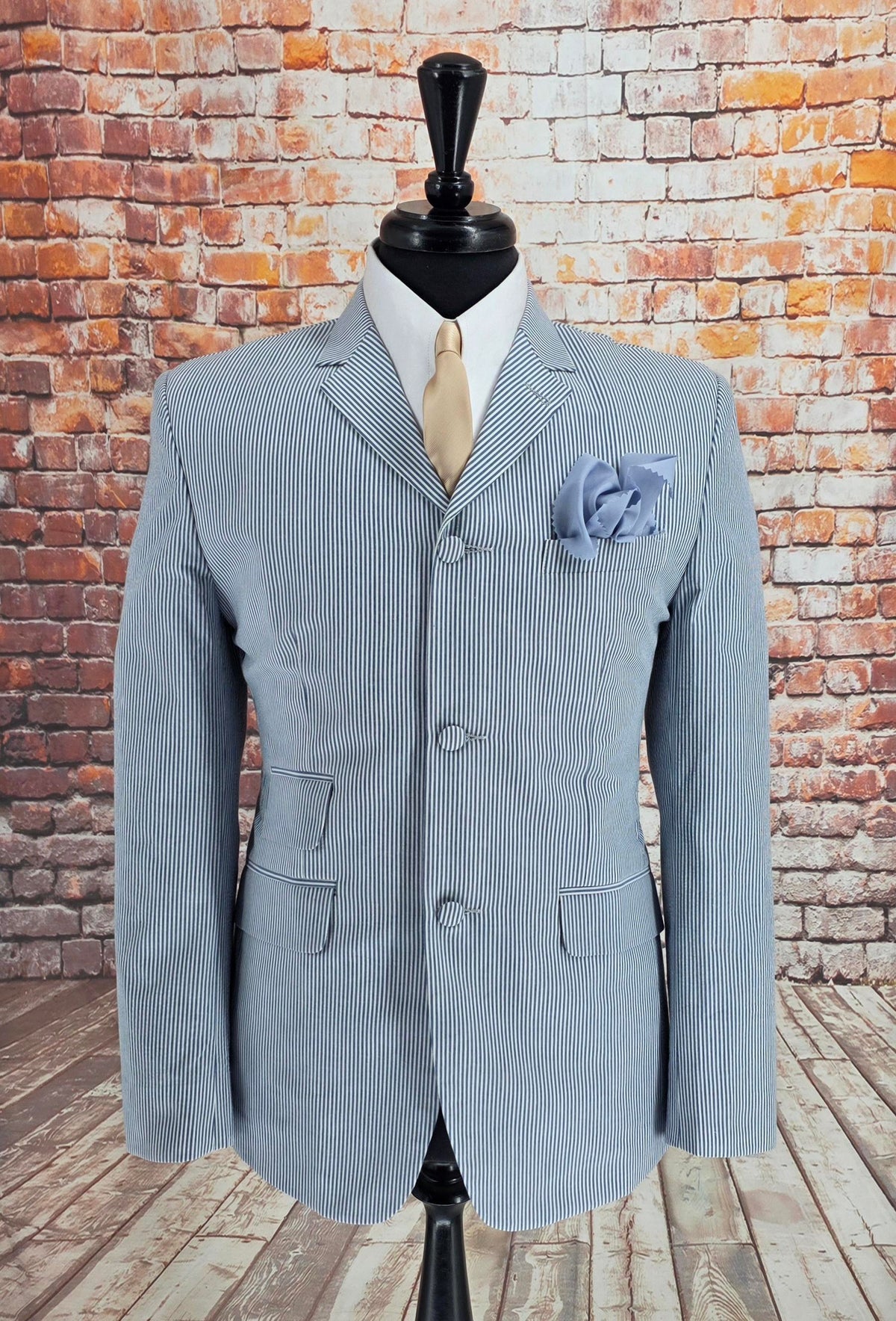 Warwick seersucker jacket lapel detail