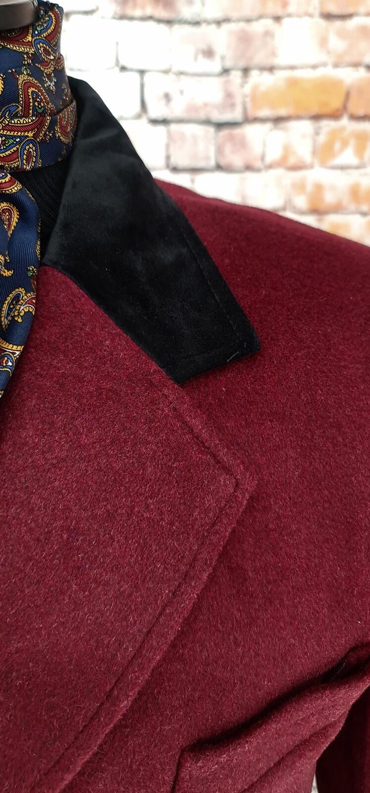 Wilsden men's Mod maroon overcoat with black velvet collar collar detail