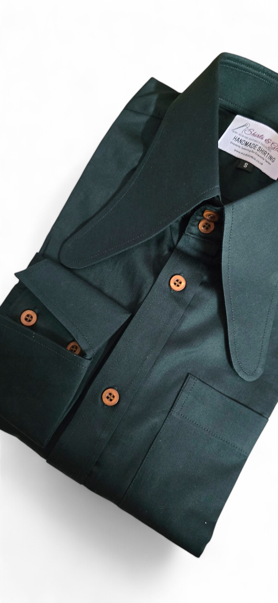 Como - Beagle Collar Bottle Green Shirt